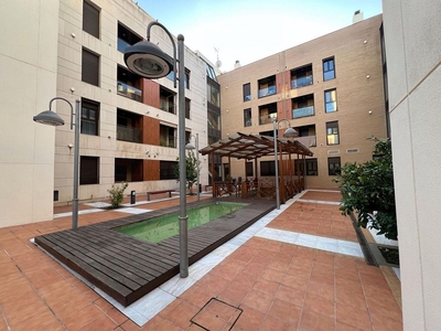 Piso en alquiler en calle Doña Berenguela de 2 habitaciones con terraza y garaje
