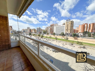 Piso en alquiler en calle Linaje de 4 habitaciones con terraza y garaje