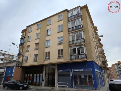 Piso en alquiler en calle Uztarroz de 3 habitaciones con terraza y garaje