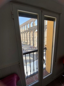 Piso en alquiler en Centro - Segovia de 2 habitaciones con muebles y balcón