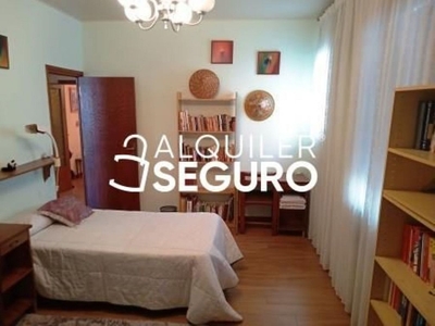 Piso en alquiler en Centro - Vitoria-Gasteiz de 4 habitaciones con terraza y calefacción