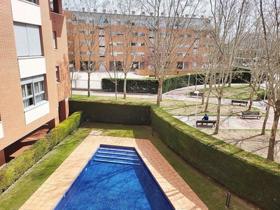 Piso en alquiler en Covaresa - Parque Alameda de 3 habitaciones con piscina y garaje