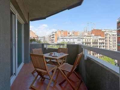 Piso en alquiler en La Dreta de l'Eixample de 3 habitaciones con terraza y garaje