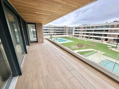 Piso en alquiler en La Moraleja distrito de 4 habitaciones con terraza y piscina