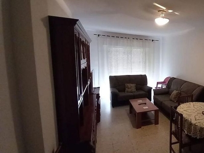 Piso en alquiler en Plasencia de 4 habitaciones con muebles y balcón