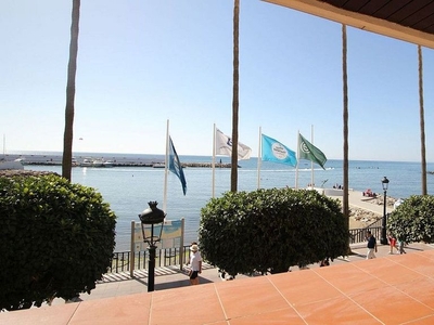 Piso en alquiler en Playa Bajadilla - Puertos de 1 habitación con piscina y jardín