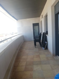 Piso en alquiler en plaza Hermanos Costaleros de 3 habitaciones con terraza y garaje