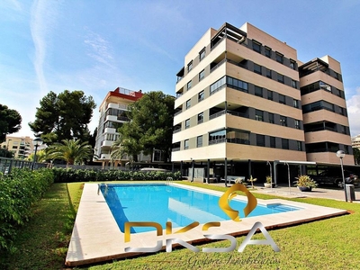 Piso en alquiler en Voramar de 3 habitaciones con terraza y piscina