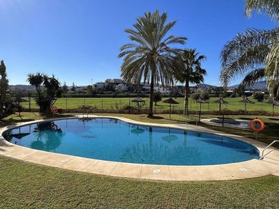 Piso en venta en Mijas Golf de 4 habitaciones con terraza y piscina
