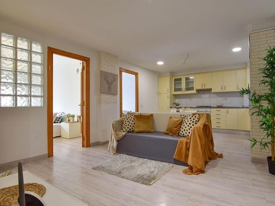 Piso en venta en Nou Moles de 3 habitaciones con terraza y aire acondicionado