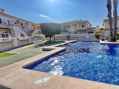 Piso en venta en Nueva Torrevieja - Aguas Nuevas de 2 habitaciones con terraza y piscina