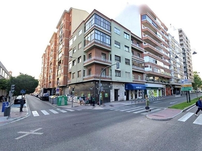 Piso en venta en Pº Zorrilla - Cuatro de Marzo de 2 habitaciones con terraza y balcón