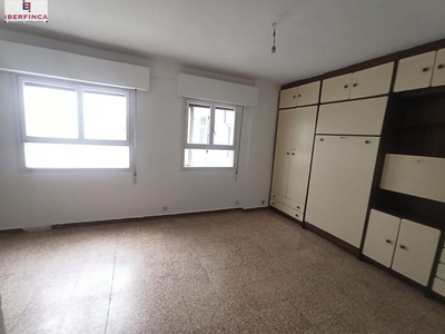 Piso en venta en Pº Zorrilla - Cuatro de Marzo de 2 habitaciones con terraza y garaje