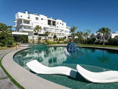 Piso en venta en Playa Flamenca - Punta Prima de 3 habitaciones con terraza y piscina