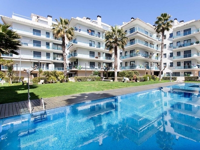 Piso en venta en Puigventós de 4 habitaciones con terraza y piscina