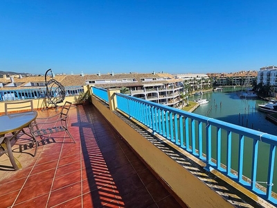 Venta de ático en calle Guadalmaria de 4 habitaciones con terraza y piscina