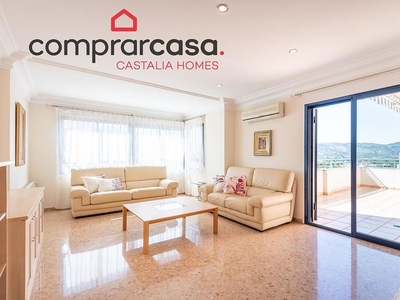 Venta de ático en calle Vicente Blasco Ibañez de 5 habitaciones con terraza y piscina