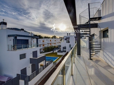 Venta de ático en Santa Eulalia del Río de 3 habitaciones con terraza y piscina