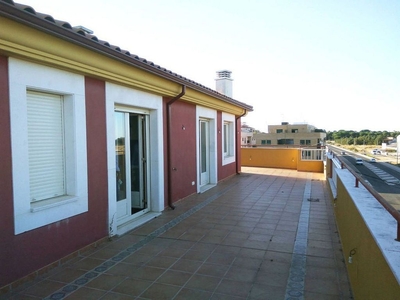 Venta de ático en Villares de la Reina de 4 habitaciones con terraza y garaje