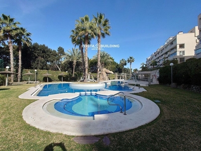Venta de piso en Alicante Golf de 3 habitaciones con terraza y piscina