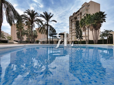 Venta de piso en avenida De Oviedo de 3 habitaciones con terraza y piscina