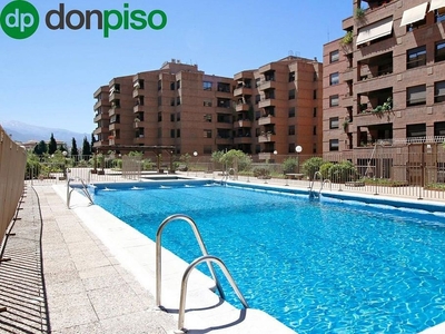 Venta de piso en avenida Divina Pastora de 5 habitaciones con terraza y piscina