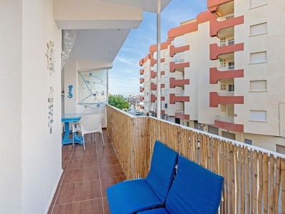 Venta de piso en Calahonda de 2 habitaciones con terraza y garaje
