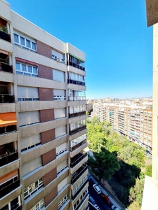 Venta de piso en calle De Alfonso X El Sabio de 4 habitaciones con terraza y garaje