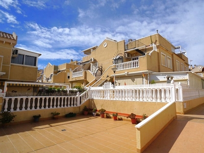 Venta de piso en calle Itaca de 3 habitaciones con terraza y piscina