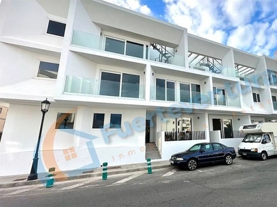 Venta de piso en calle Marrajo de 2 habitaciones con terraza y balcón
