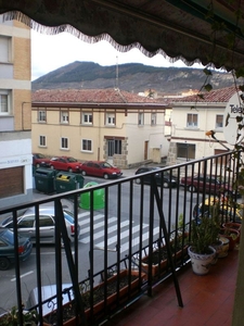 Venta de piso en calle Monreal de 3 habitaciones con terraza y balcón
