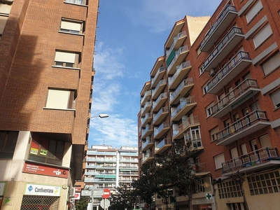 Venta de piso en Centro - Logroño de 5 habitaciones con terraza y garaje