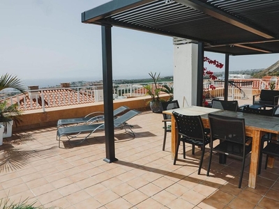Venta de piso en Costa Adeje de 3 habitaciones con terraza y piscina