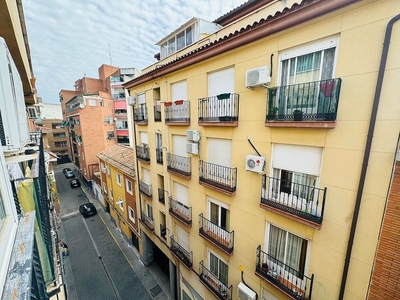 Venta de piso en El Pilar - La Estación de 2 habitaciones con terraza y balcón