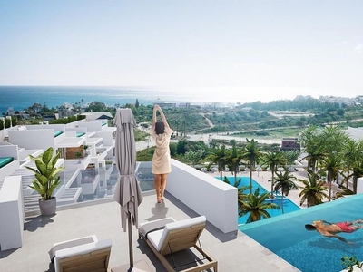 Venta de piso en Estepona Oeste - Valle Romano - Bahía Dorada de 4 habitaciones con terraza y piscina