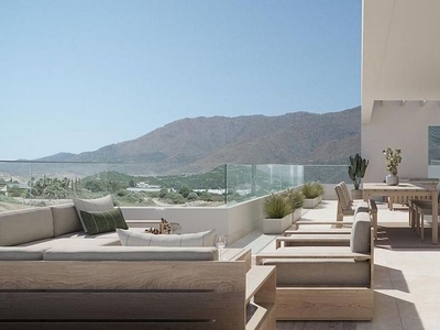 Venta de piso en Estepona Oeste - Valle Romano - Bahía Dorada de 6 habitaciones con terraza y piscina