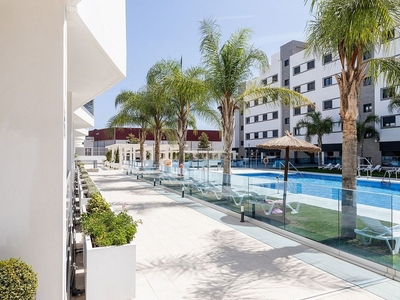 Venta de piso en Las Lagunas de 2 habitaciones con terraza y piscina
