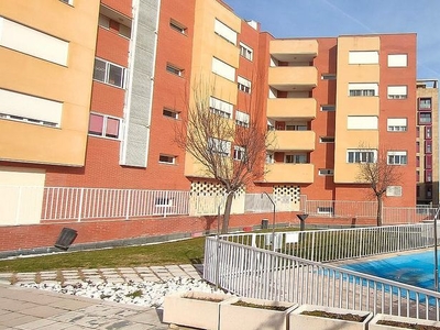 Venta de piso en Los Valles-San Vazquez-El Fuerte de 3 habitaciones con piscina y garaje