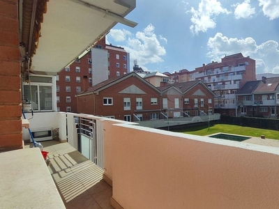 Venta de piso en paseo Salamanca de 3 habitaciones con terraza y piscina