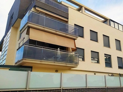 Venta de piso en paseo Walkway Monseñor Juárez de 3 habitaciones con terraza y piscina
