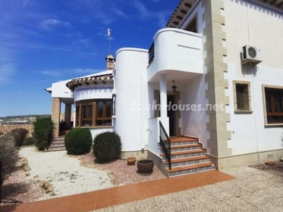 Villa en venta en Algorfa