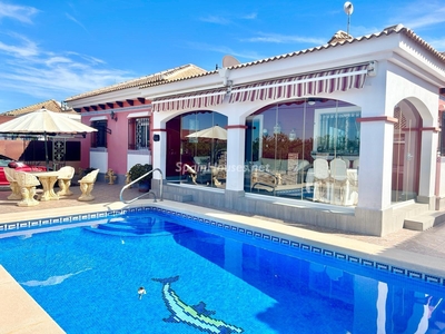 Villa en venta en Los Montesinos