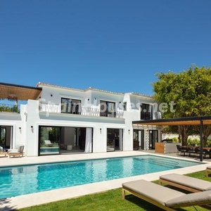 Villa en venta en Playa Bajadilla-Puertos, Marbella