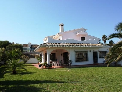 Villa independiente en venta en Calaburra - Chaparral, Mijas