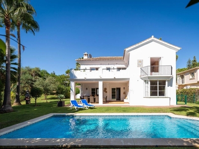 Villa independiente en venta en Sitio de Calahonda, Mijas