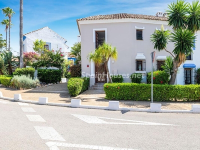 Villa pareada en venta en Guadalmina Baja, Marbella