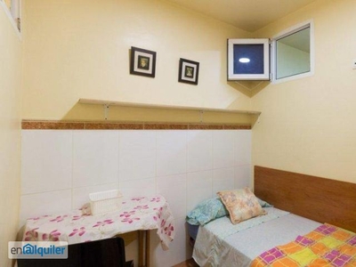 Apartamento de 2 dormitorios con aire acondicionado en alquiler en Hospitalet