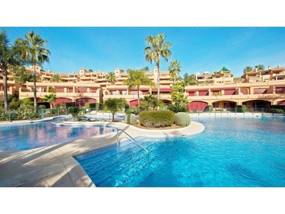 Apartamento en venta en primera linea de Playa, Urb Riviera Andaluza. Estepona