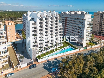 Apartamento en venta en Puerto Deportivo, Guardamar del Segura, Alicante