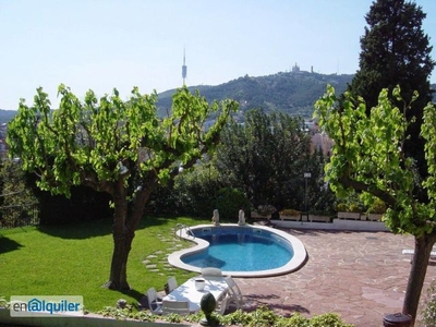 Casa con piscina y jardín cerca del Parc Güell